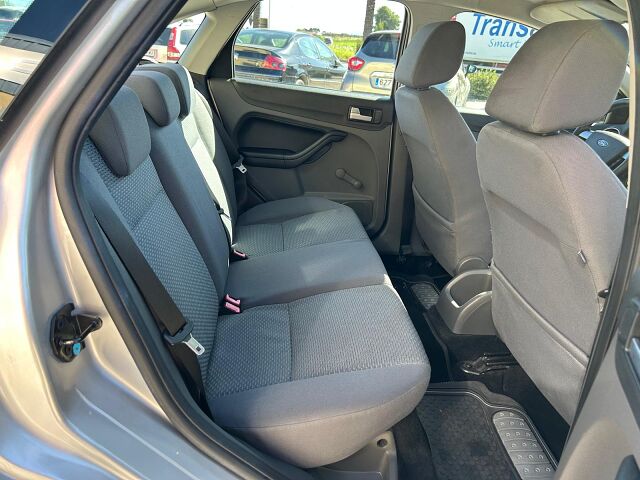 FORD FOCUS TREND 1.6 AUTO SALOON SPANISH LHD IN SPAIN 83000 MILES SUPER 2005